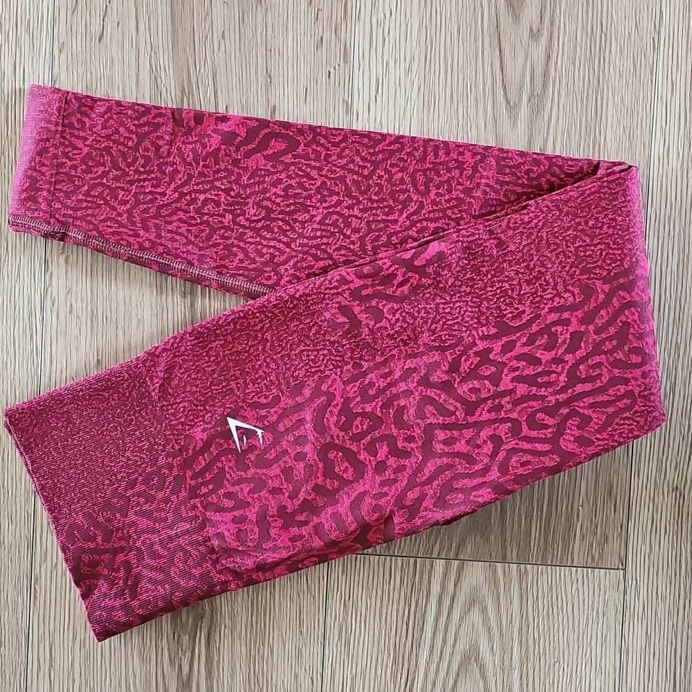 Gymshark Maroon Patterned Leggings, Size Small
